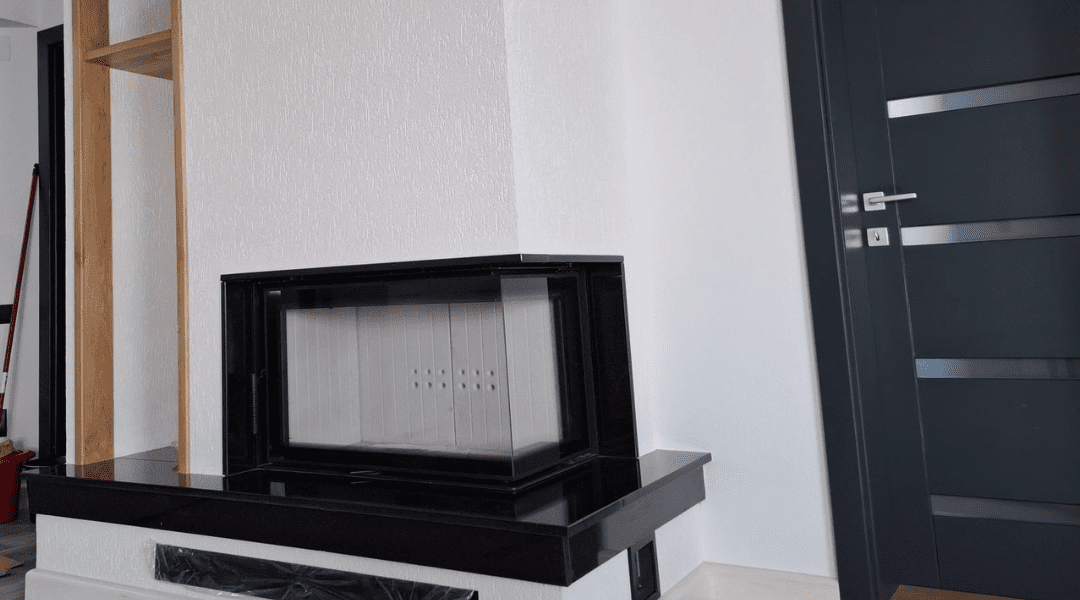 Semineu modern cu focar termocamin gem dreapta construit la Sovata.
